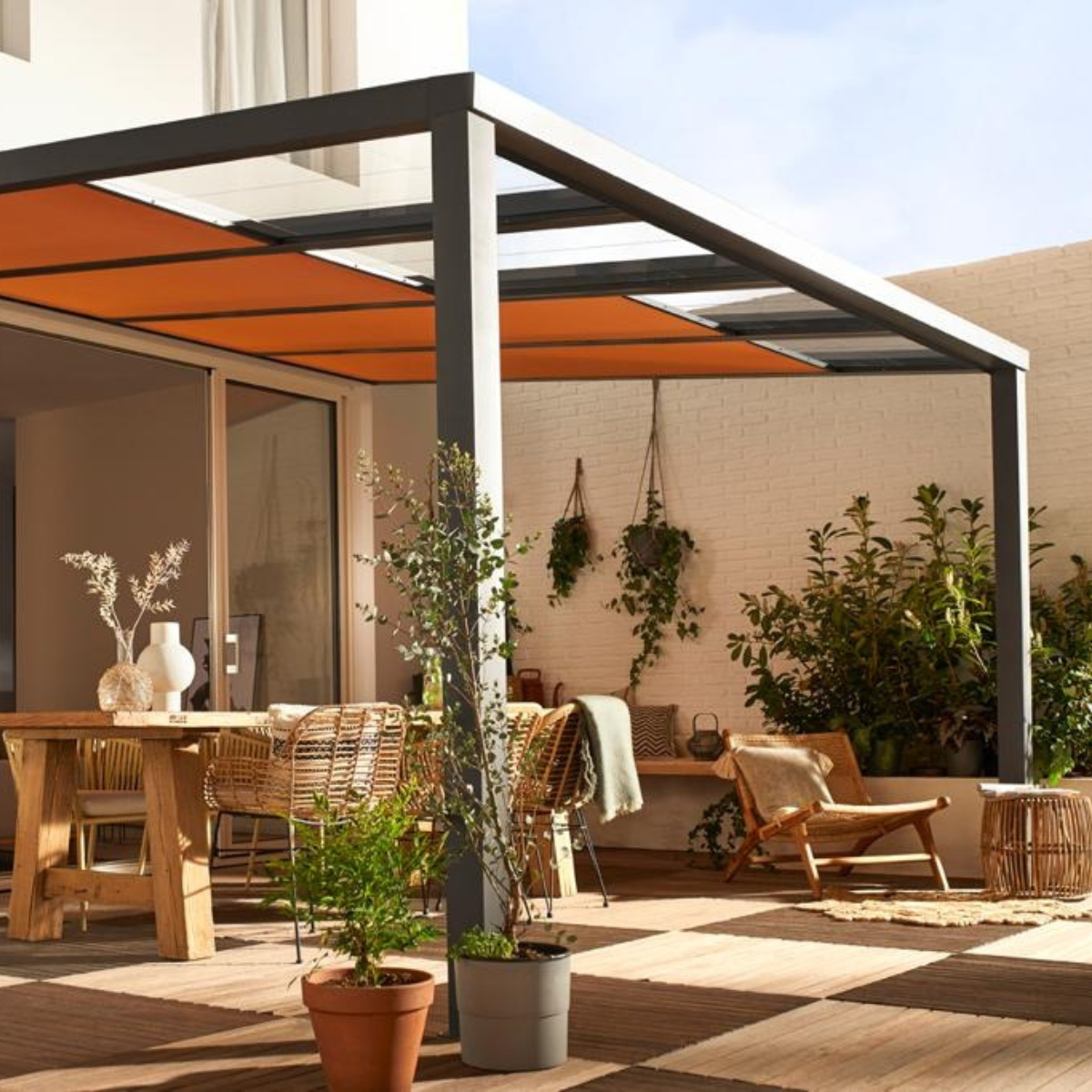 Grijze overkapping met oranje doek Splendid Terrasoverkapping